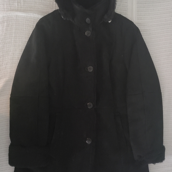 Danier black ladies mid length suede coat - Med - Picture 3 of 3